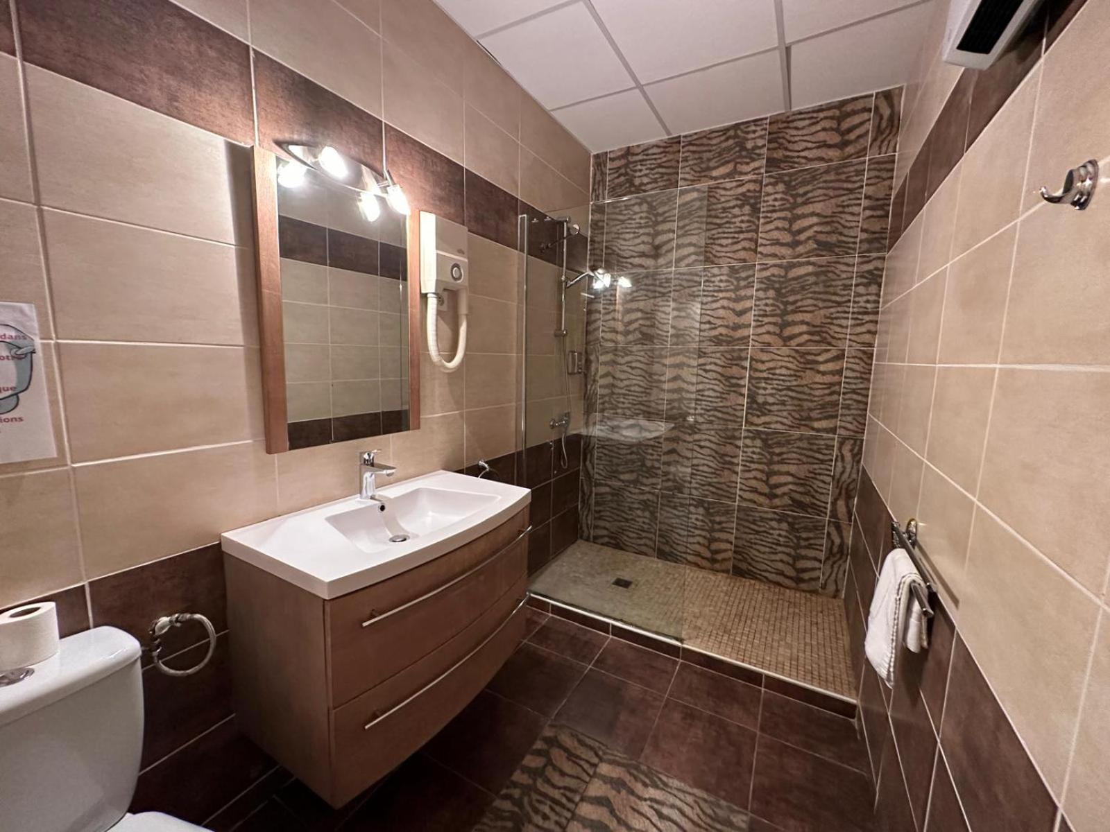 L'Hotel Du Bastier Ginasservis Экстерьер фото