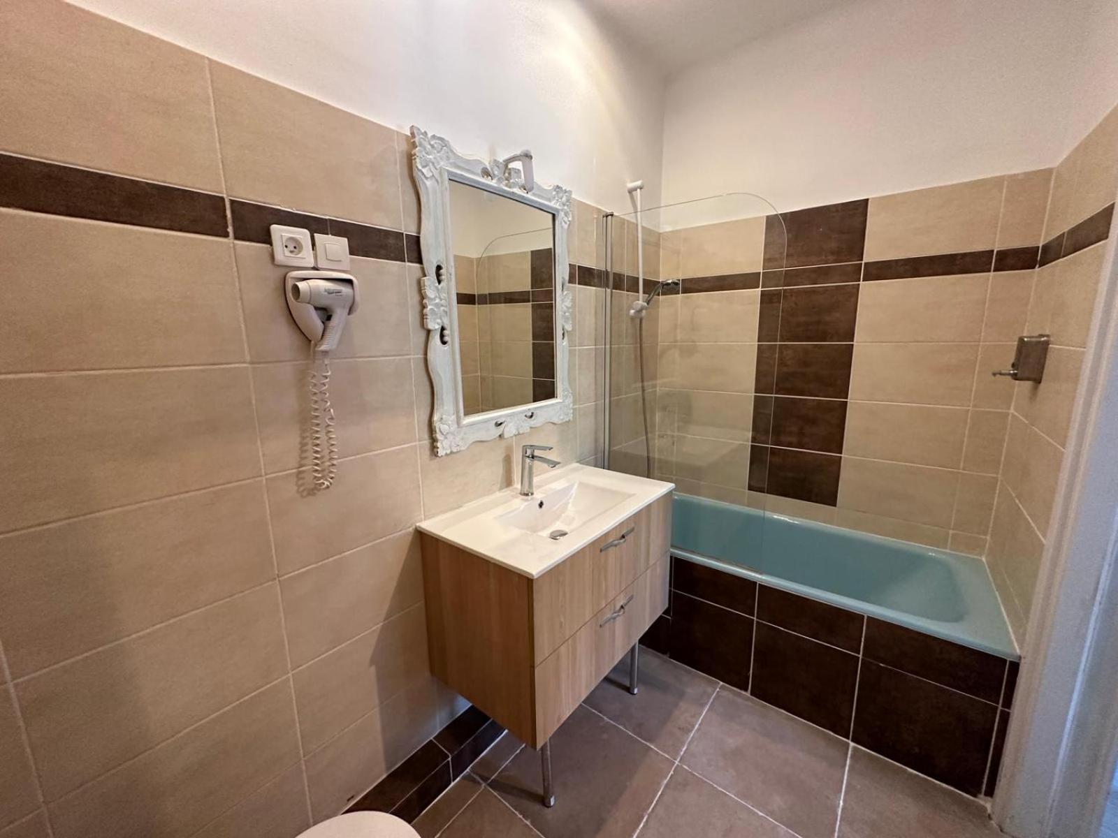 L'Hotel Du Bastier Ginasservis Экстерьер фото